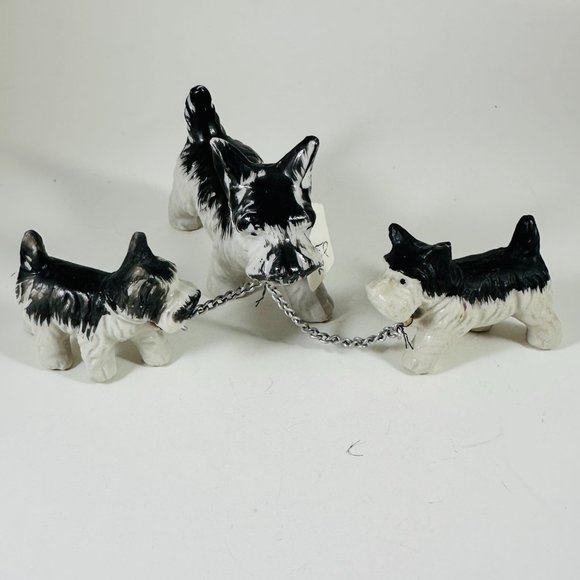 Little Scottie Dog Vintage figurines with 2 pups on leashes. Kitsch Porcelain - Picture 3 of 6